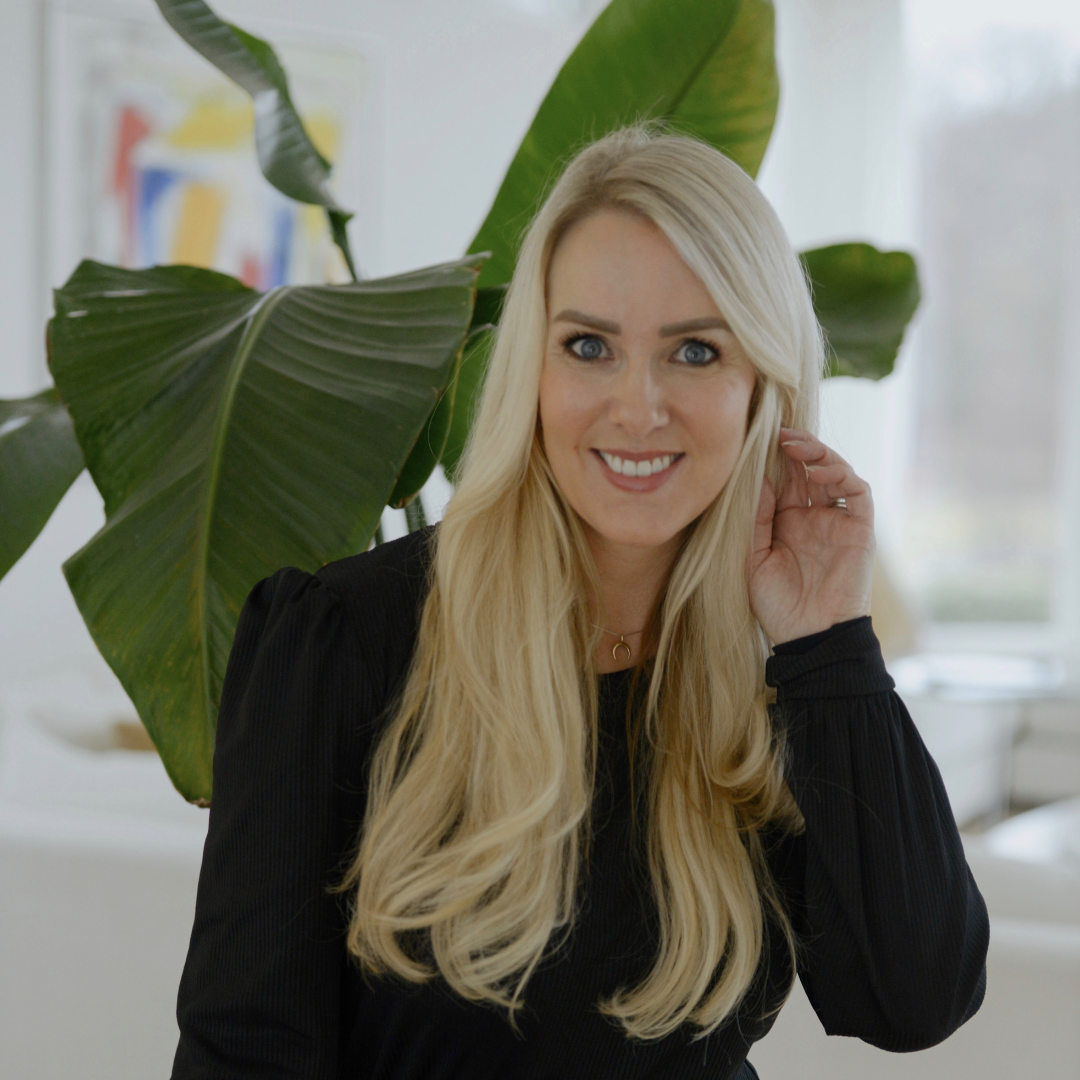 Healer Susanne Reading with guides and AI